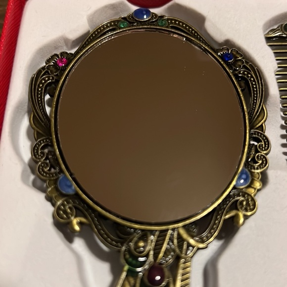 Beautiful Peacock mirror with comb set - Picture 3 of 7